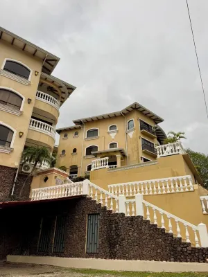 Luxury Condo near Beach & Margaritawille