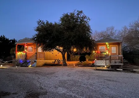 Western themed Cabin on Five acres