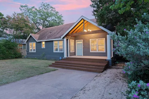 카사 케 칸타 바이 어반트스테이, 프라이빗 풀, 파이어핏 있음, 도보 가능한 이스트 오스틴 젬