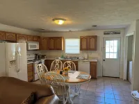 Charming 2-bedroom apartment with AC, WiFi in tranquil Benton