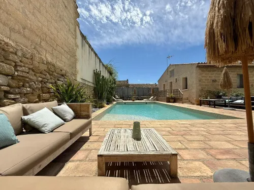 Hôtel Restaurant O'Banel فنادق في Calvisson