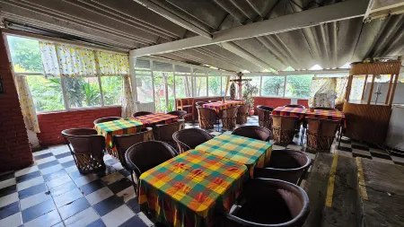 Hotel y Cabañas Manolo Отели в г. Самора-де-Идальго