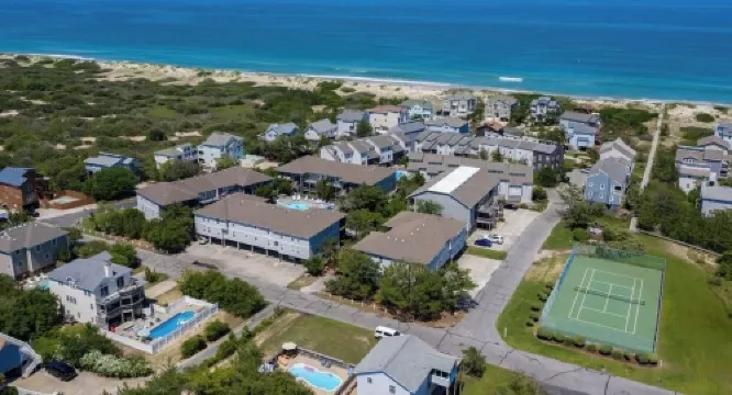 Corolla Oceanside Condo Just Steps from the Beach - Sleeps 6