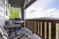 New Listing! Cozy Bear Hollow Home(Sleep 10)  w/Private Hot Tub & Mountain View.