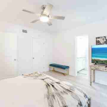 Waterfront Retreat—Views, Pool, Hot Tub, Gym Walk to Beach & Boca Resort! Rooms