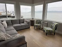 Pier 11-VISTA….2nd Story Apartment with Panoramic views of the Columbia River!