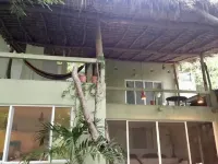 King room with Deck pool, in front of bay n beach!