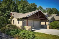 Luxury Condo In The Heart of The Smokies! Pool/WiFi/Game Room/Views/Fire Pit!