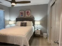 Charming 2-bedroom house with AC in Modesto - บังกะโล