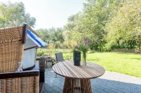 Vogelkoje Living in nature, vacation apartment with terrace and beach chair