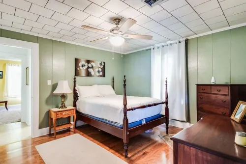 RETRO RETREAT - Perfect Get Away In Washington, La with WiFi, AC & MORE Hotels in St. Landry Parish