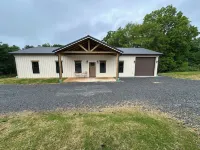 BRAND NEW 3 Bedroom Modern Barndominium at Lake Cumberland .5 mi to boat launch!