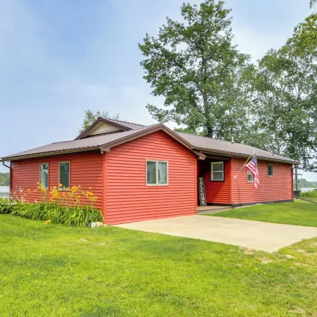 Boat Dock & Launch: Family Cabin on Prairie Lake!