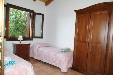 San Teodoro Center Villa with Parking Space and Private Garden Отели рядом с достопримечательностью «Parco pubblico con giochi per i bambini»