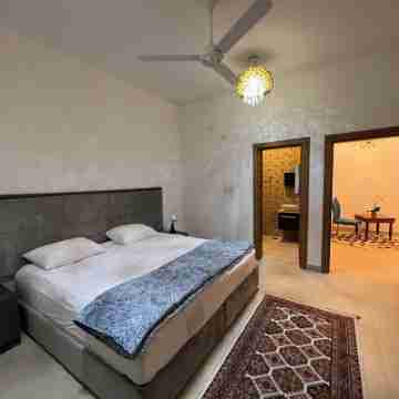 Spacious 5-bedroom villa Near the Beach,Close to airport with WiFi, AC in Muscat Rooms