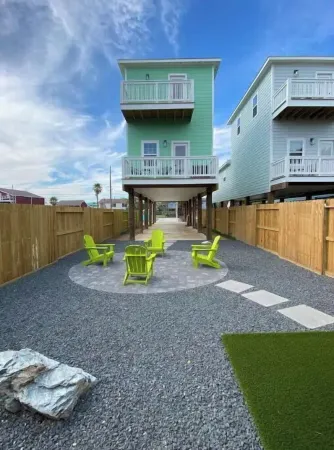 Cozy Coastal Cottage