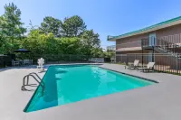 Days Inn by Wyndham Seneca / Clemson Area - Pools