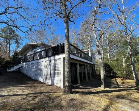 Spacious 4-bedroom Lakefront cottage in picturesque Bourne Hoteles en Bourne