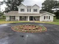 Modern Farmhouse on 2 acres w/Barn! Convenient to everything Tampa has to offer! Отели рядом с достопримечательностью «Art Bar»