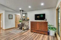 Riverfront Woodland Cabin: Wooded & Forested Views - 3-Star
