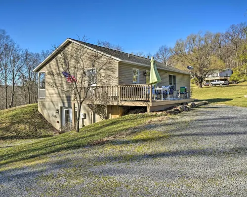Berkeley Springs Vacation Home w/ Fire Pit! Hotels in Berkeley Springs