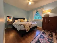 Cheerful Mid Century 3/2 Hideaway in Brevard