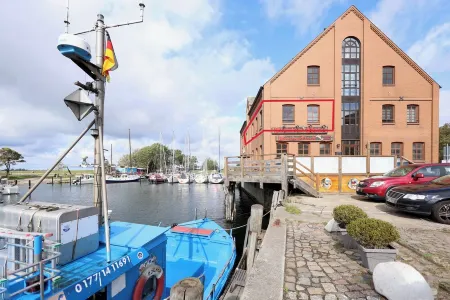 Large pirate's nest - By the sea