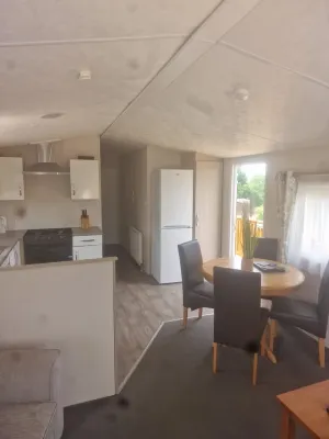 Hot Tub and Fishing Country Lodge at Upton Lakes and Lodges Hotels in Cullompton