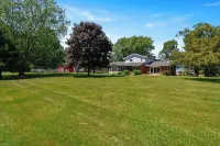 Fun at the Farm House - Charming 3-bedroom farmhouse in lovely Valparaiso