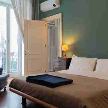 2 minutes walk from Galatea metro superb Apartment ideal for couples. Rooms