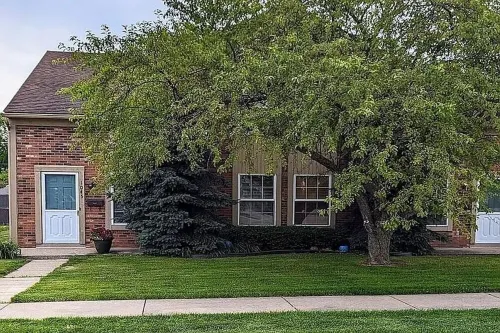 Cozy 1-bedroom condo near downtown Clawson with WiFi, AC Hotels in Clawson