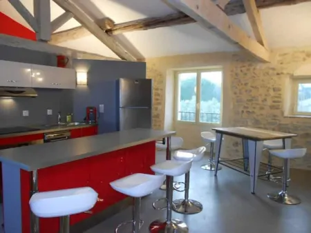 Gîte Standing Dans un mas Avec Piscine Balnéo Отели в г. Алегр-Ле-Фюмад