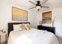 Serene Modern Lakefront Escape: Kayaks, Fishing, Firepit, Private Dock Hotel a Kinderhook