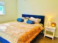 Spacious 4bedroom in charming downtown Bastrop for gathering w family & friends