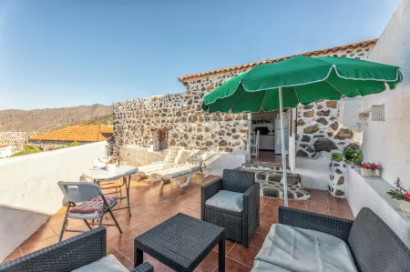 Sombrero de Pico B, El Paso, with shared pool