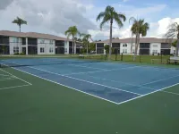 Renovated 2bed 2bath condo 2min to Fort Myers & Sanibel Beaches with WiFi, AC Hotels in Iona