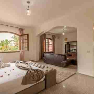 Exclusive Villa Iris Rooms
