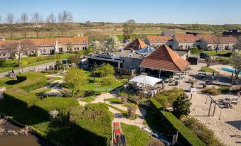 Restyled Bungalow with Dishwasher, Near the Beach
