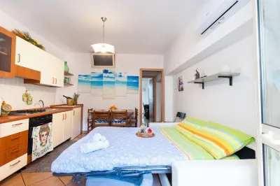 A Soli 30 Metri Dalla Spiaggia un Appartamento Piccolo e Accogliente al Centro Letojanni附近的飯店