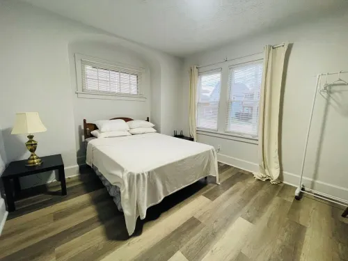 Family-sized, Crew-friendly 4BR home near Hall of Fame- Ideal for Monthly Stays 캔턴 호텔