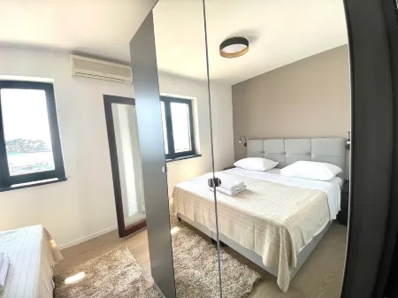 2-bedroom apartment beachfront with perfect sea view delightful Padova II Отели в г. Rab