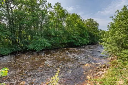 Leck Beck Loft one bed luxury apartment, private garden, dining area & Hot Tub.