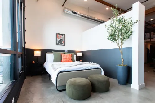 Heart of DTSA 2 bed apartment with AC and 65inch Roku tv