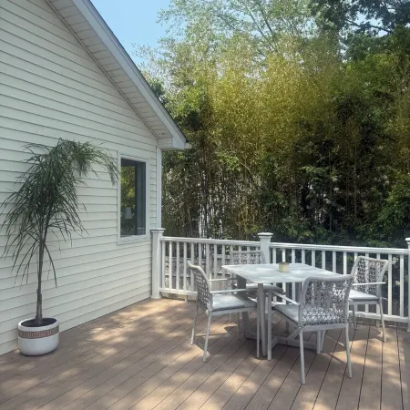 Hamptons Getaway 3 Bed 2 Bath with Hot Tub