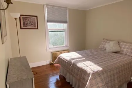 NEW! Renovated GORGEOUS APT! CALLING TRAVEL Professionals! 30 Day minimum stay. Отели в г. Гловерсвилл