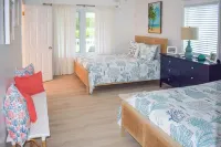 2 minute walk to Green Turtle Club/Marina. 2br, 2.5 Ba! Fully renovated 2023!