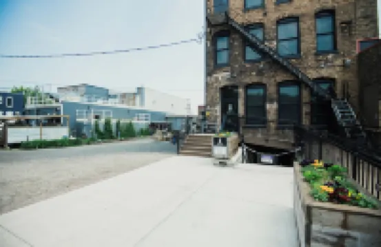 德盧斯新聞大樓