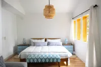 Luxury Home, Lakefront Sunsets, Gorgeous Views with Optional Thanksgiving Dinner