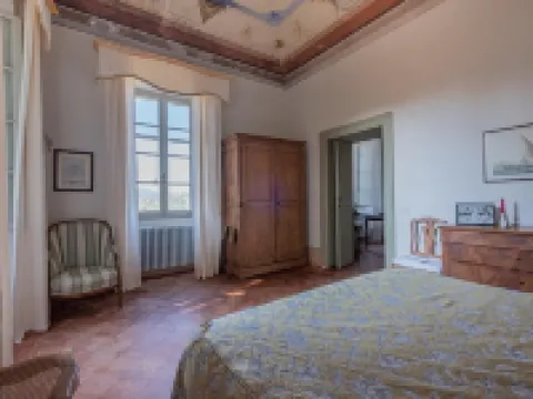 Historic villa with swimming pool surrounded by nature Hotéis em Amelia