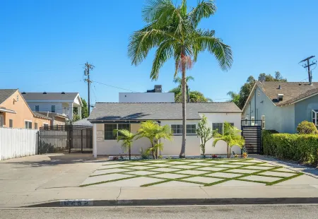 Casa CW Tranquility House near LAX, fits 10 people